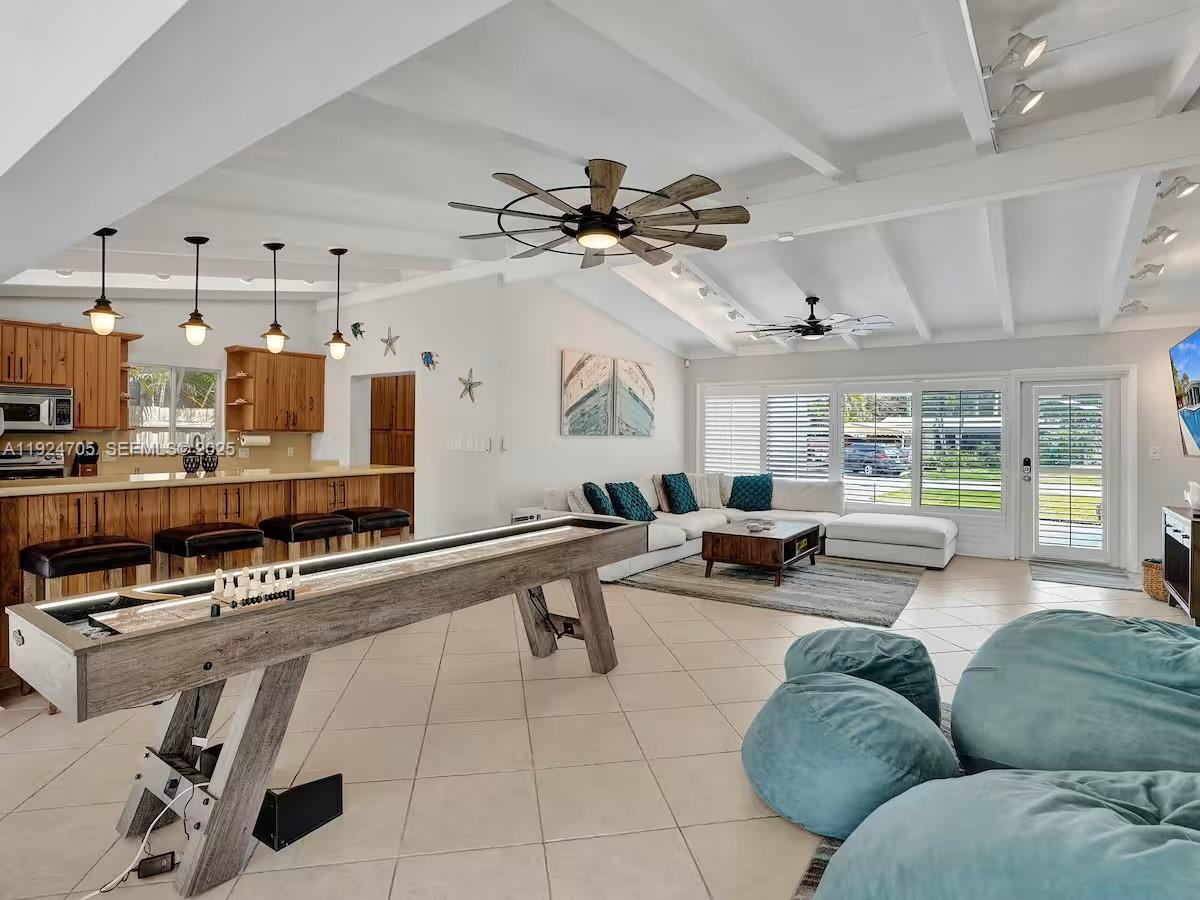 Building Photo - 2525 Gulfstream Ln