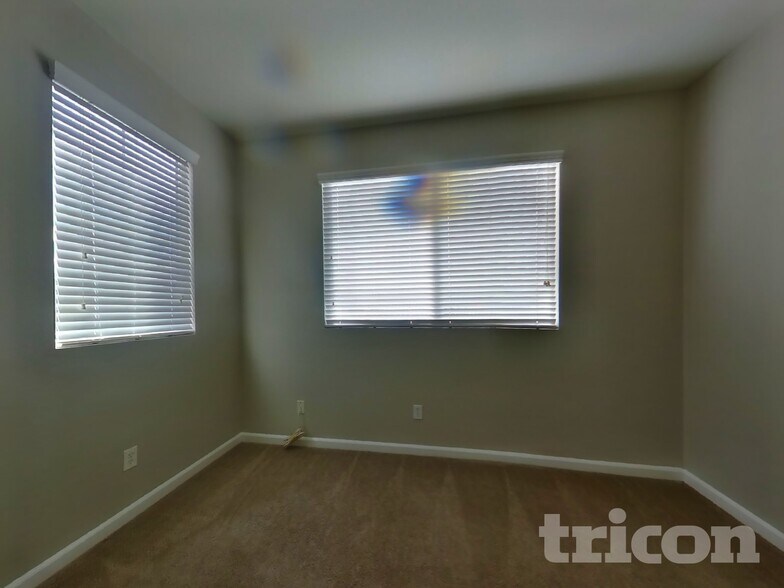 Building Photo - 1895 Bramblewood Dr