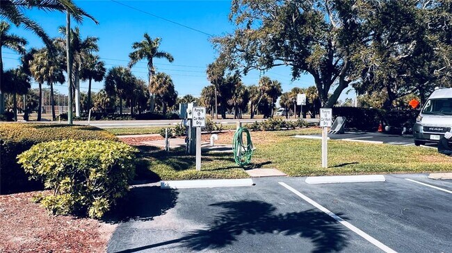 Building Photo - 1515 Pinellas Bayway S