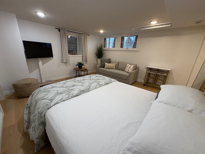 Building Photo - 317 Main St