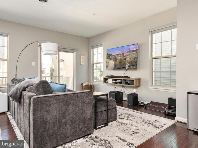 Building Photo - 2321 Marion Rd