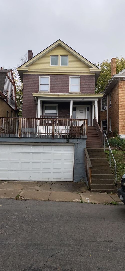 Primary Photo - 2215 McGregor Place 5BR/1.5BA (Cincinnati)