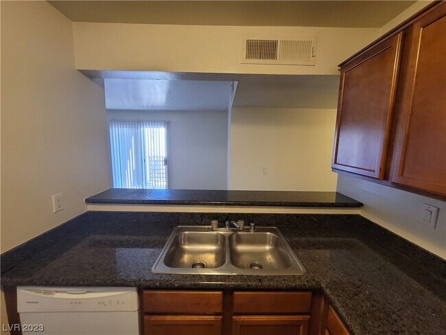 Building Photo - 2121 Blue Breeze Dr
