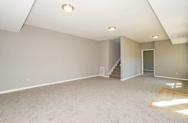 Building Photo - 4673 Oneida Dr