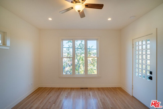 Building Photo - 802 E Kensington Rd