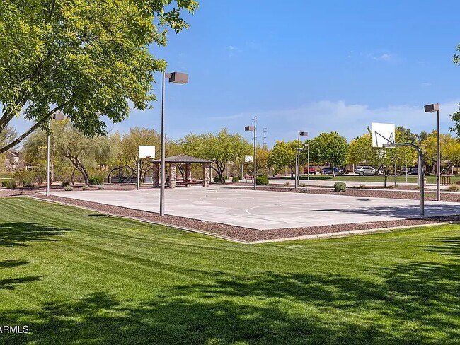 Building Photo - 2725 E Mine Creek Rd