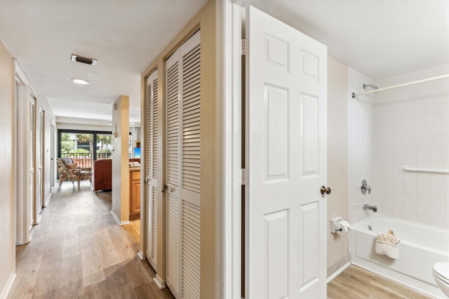 Building Photo - 600 Neapolitan Way