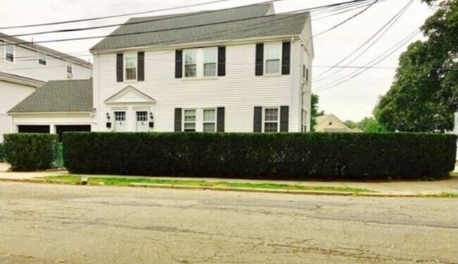 Building Photo - 55 Pond St