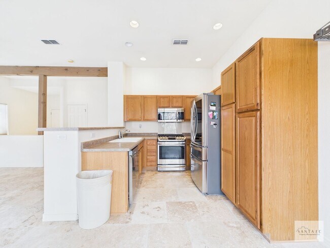 Building Photo - Freshly Upgraded Single Family Home Available Now!