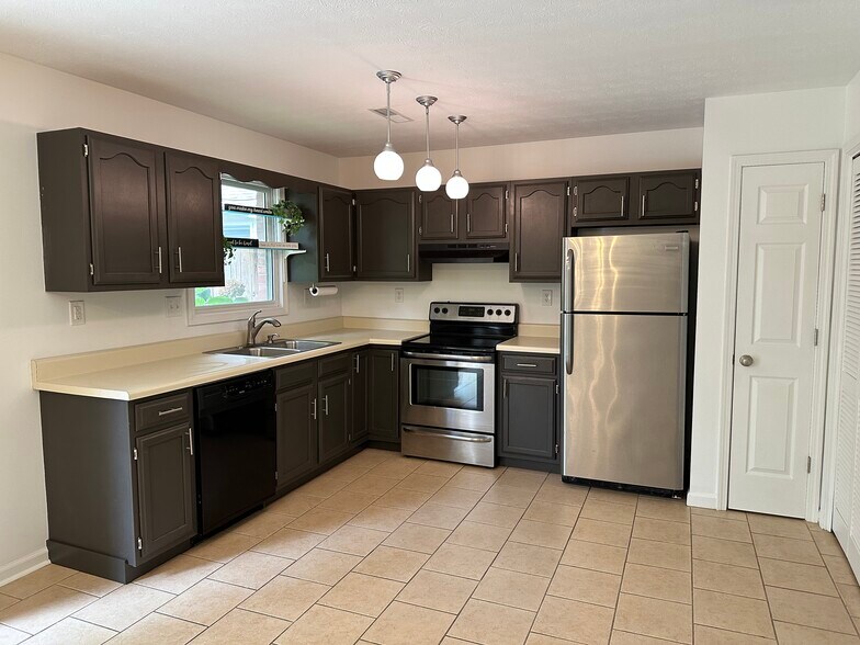Building Photo - 3239 Jack Gray Dr