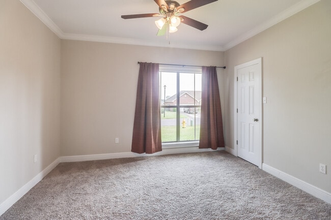 Building Photo - 15033 S White Swan Dr