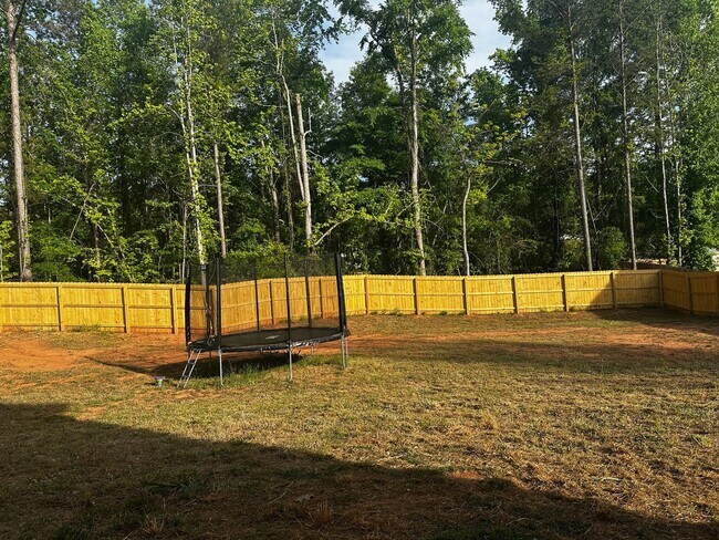 Building Photo - 4BR/2.5BA | Newly Renovated Single Family Home | Fully Fenced Backyard| In  Milledgeville!