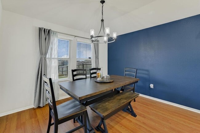 Building Photo - 725 Pinnacle Dr