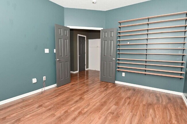 Building Photo - Spacious 4-Bedroom Haven with 2.5 Baths and Nearly 3,000 Sq Ft of Comfort in Indianapolis!
