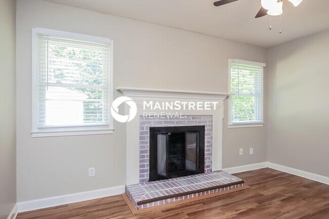 Building Photo - 3 Bedroom Pet-Friendly Home in Greensboro, NC with Main Street Renewal