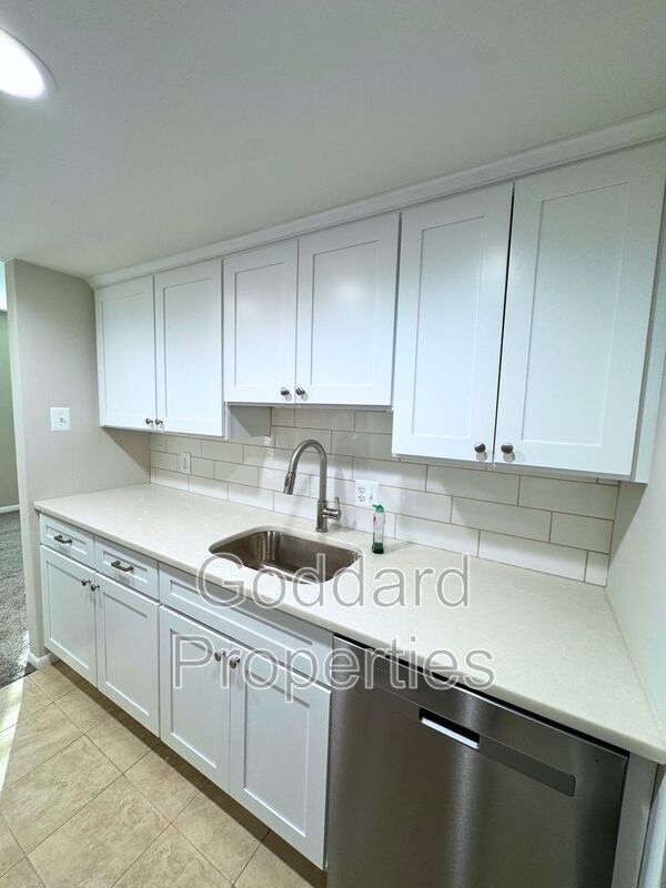 Building Photo - 8843 Hayshed Ln