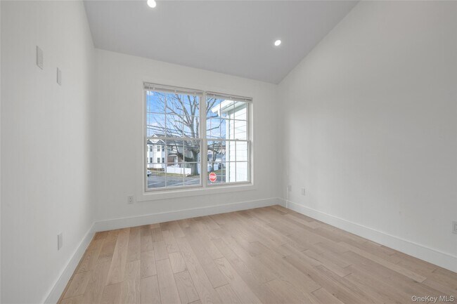 Building Photo - 1 Manhasset Ave