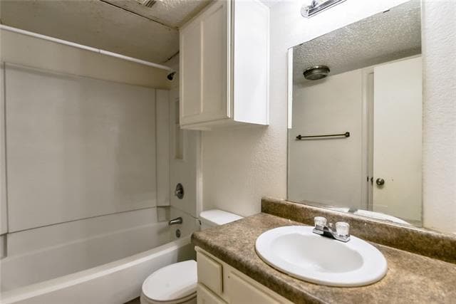Building Photo - 708 Woodland Ct