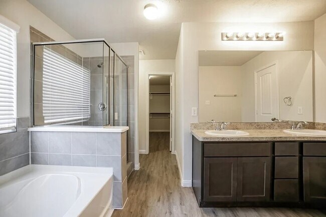 Building Photo - 30611 Lavender Trace Dr