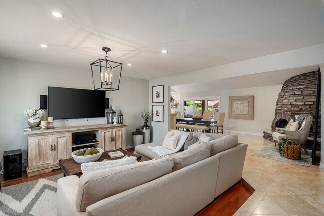 Building Photo - **STUNNING 3 BEDROOM/2 BATHROOM FULLY RENOVATED HOME IN SCOTTSDALE!! (THUNDERBIRD & 52ND ST)**