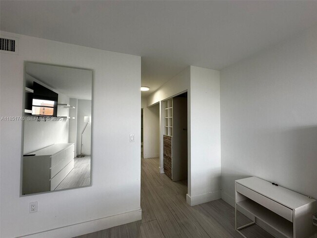 Building Photo - 2780 NE 183rd St