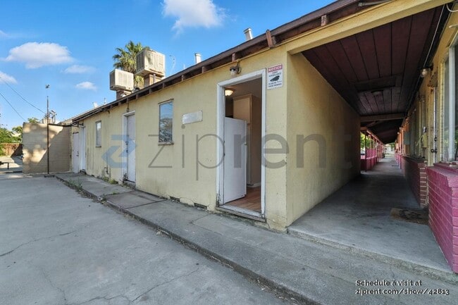 Building Photo - 151 W 18th St
