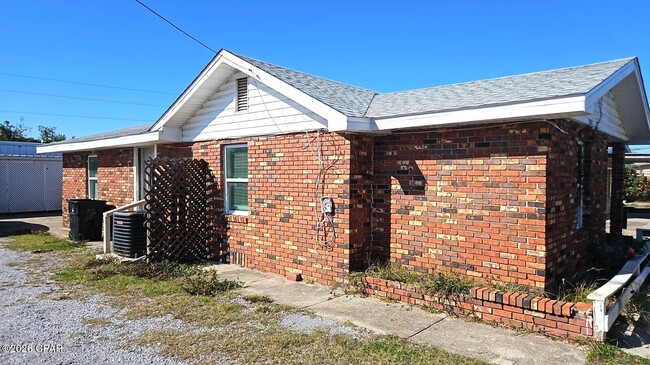 Building Photo - 237 Helen Ave