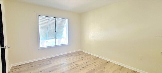 Building Photo - 3775 40th Ln S