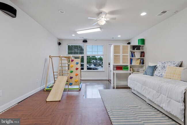 Building Photo - 703 Skippers Ln