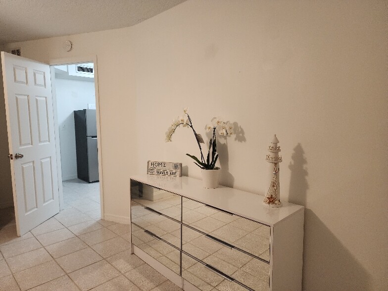 Building Photo - 7909 NW 40th St