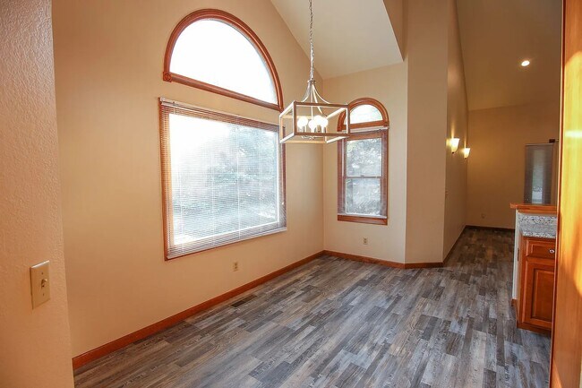 Building Photo - 2012 Quail Ct