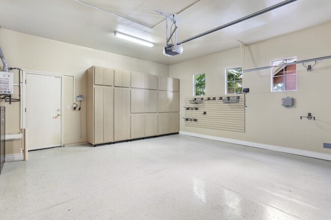 Building Photo - 413 Nicholas Dr