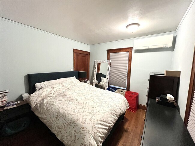 Building Photo - 16-18-18 Oak Hill Rd