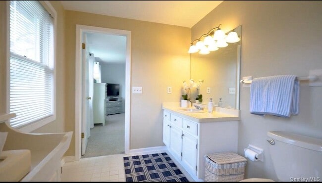 Building Photo - 1 Shadow Vale Dr