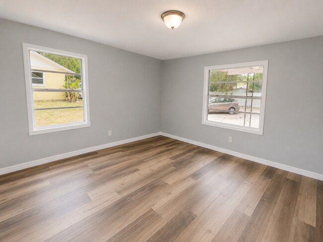 Building Photo - GORGEOUS 3BR/1BA Totally Remodeled Dade City Home!  NO APPLICATION FEE!
