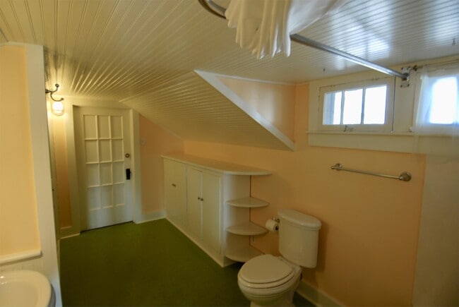 Building Photo - 330 Rollston Ave