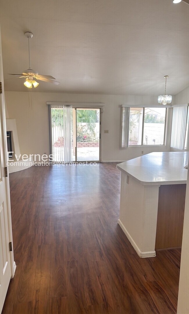 Building Photo - 4 Bed/2 Bath Home with Private Pool & 3-Car Garage / Vouchers Accepted / Available Now!