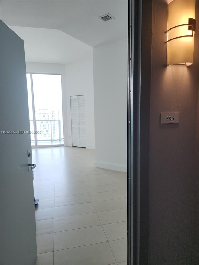 Building Photo - 300 S Biscayne Blvd