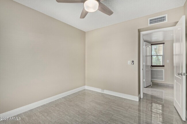 Building Photo - 8641 S 51st St