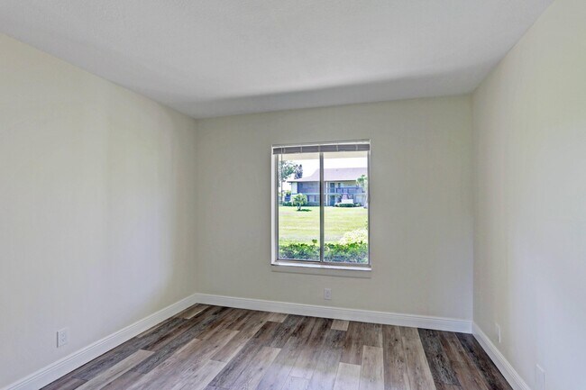 Building Photo - 6479 Chasewood Dr