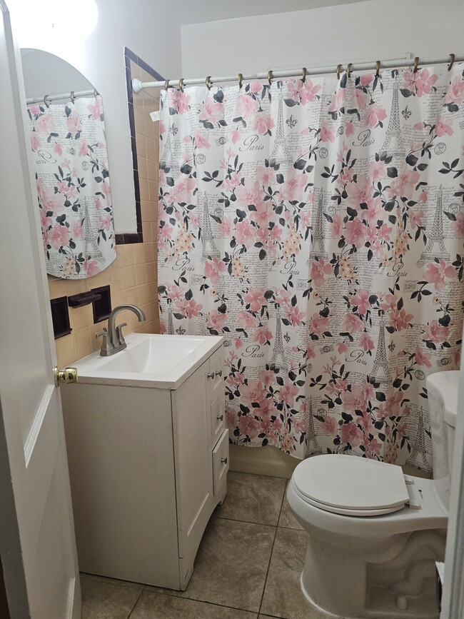 full tiled bathroom - 105 Sadler Rd