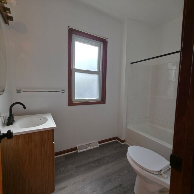 Building Photo - 6514 Gertrude Ave