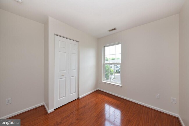 Building Photo - 401 Jene Ct