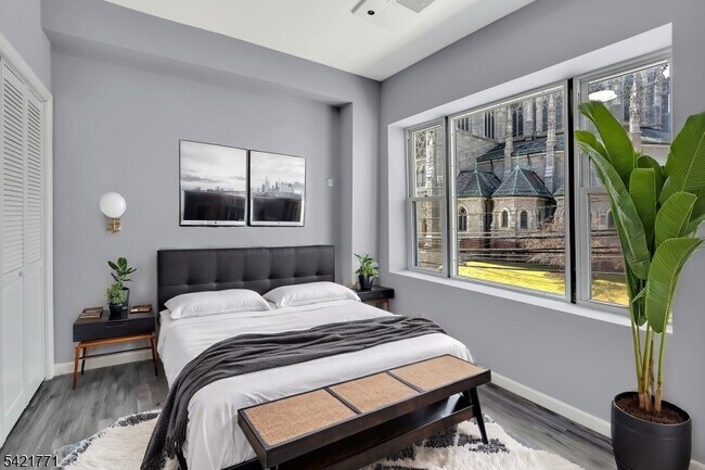 Building Photo - 155 Clifton Ave