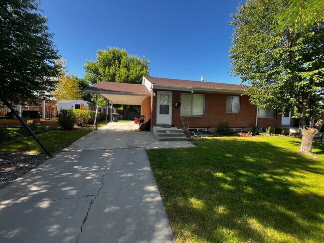 Building Photo - 568-574 E 200 S