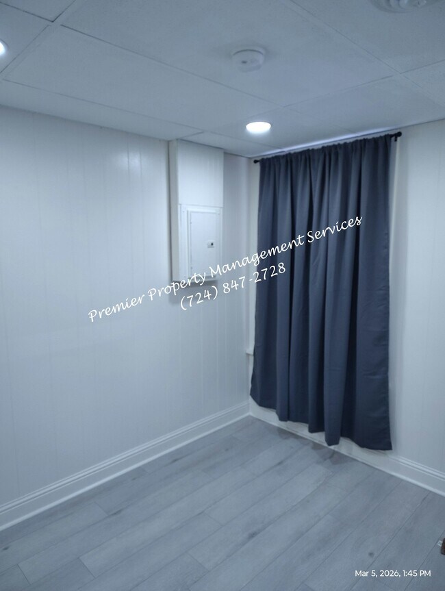 Building Photo - 906 Clyde St