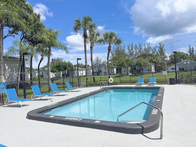 Building Photo - 1201 Lake Victoria Dr