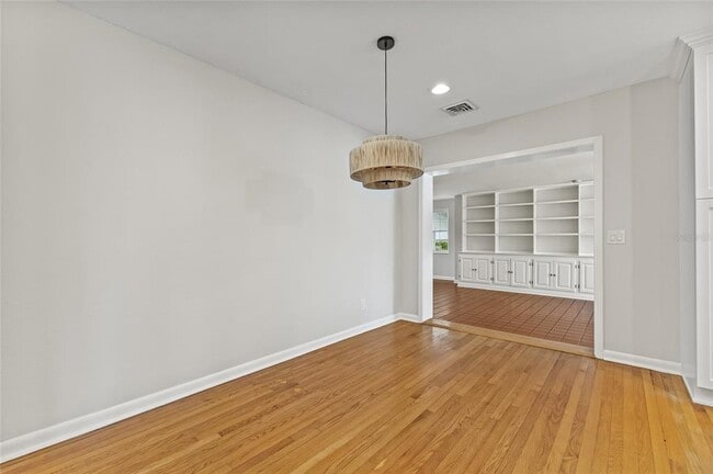 Building Photo - 1023 W Ohio Ave