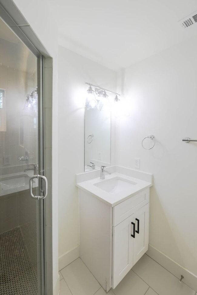 Building Photo - 8 Bedrooms 8 Baths Pre-leasing Now for 202...