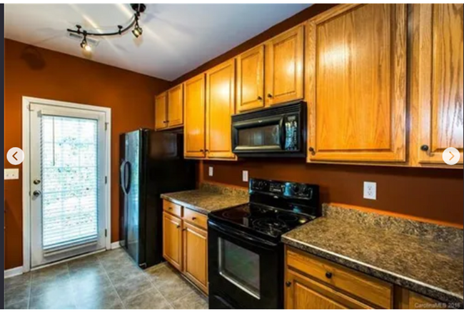 Building Photo - 14723 Lions Paw St